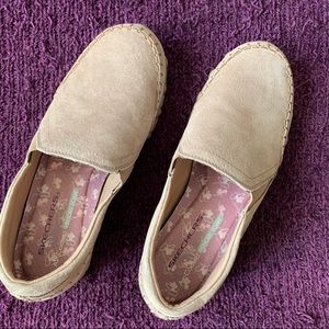 Skechers Lavender / Tan Suede Slip-on